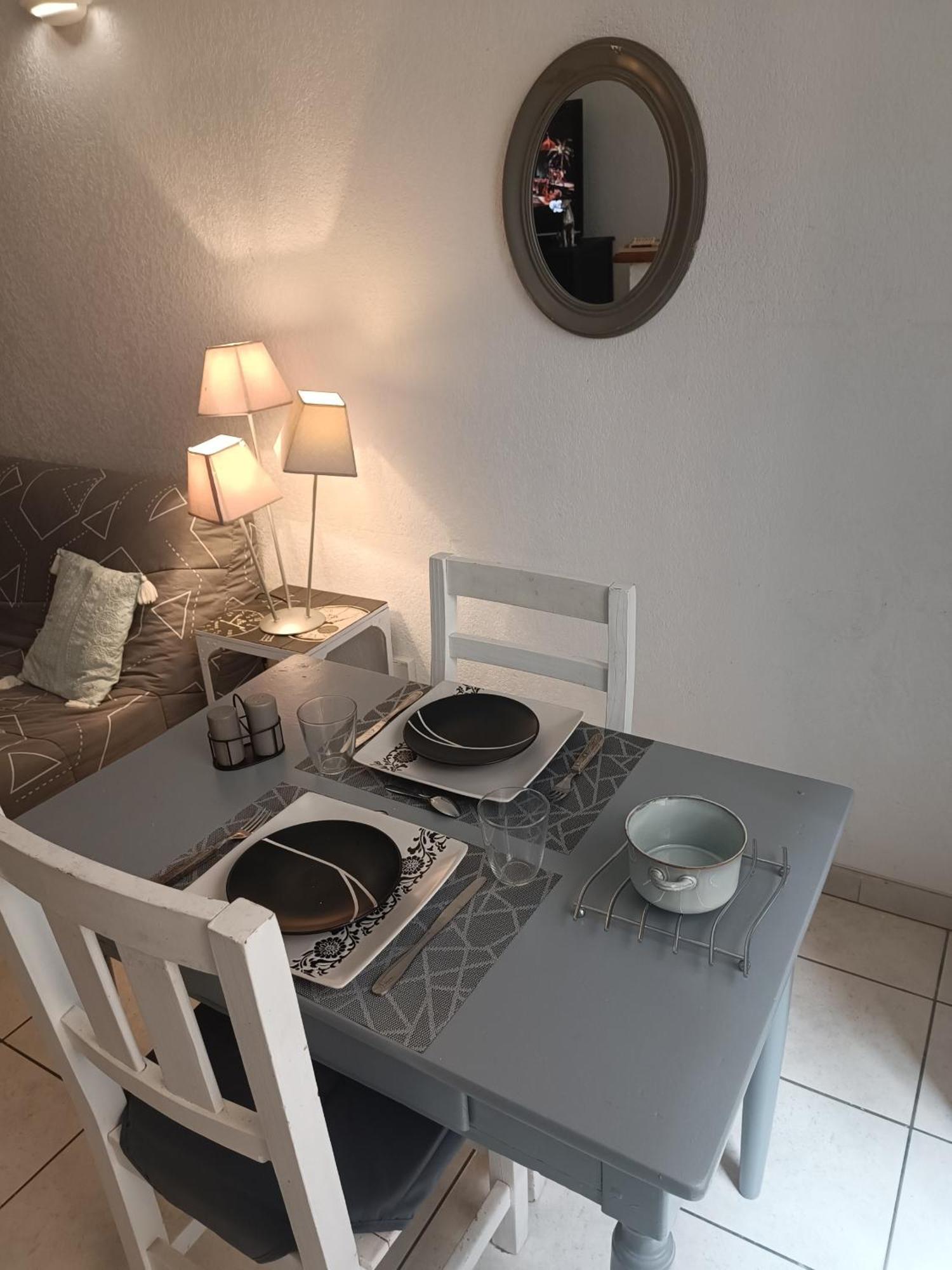Grand Studio Meuble Chez Coco Romans-sur-Isere Exterior photo